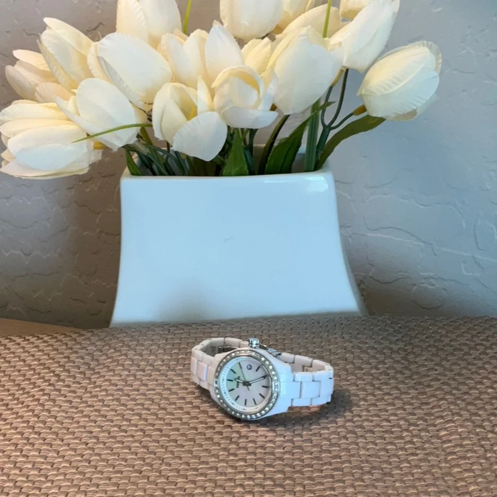 Women’s Fossil Watch - Picture 1 of 8